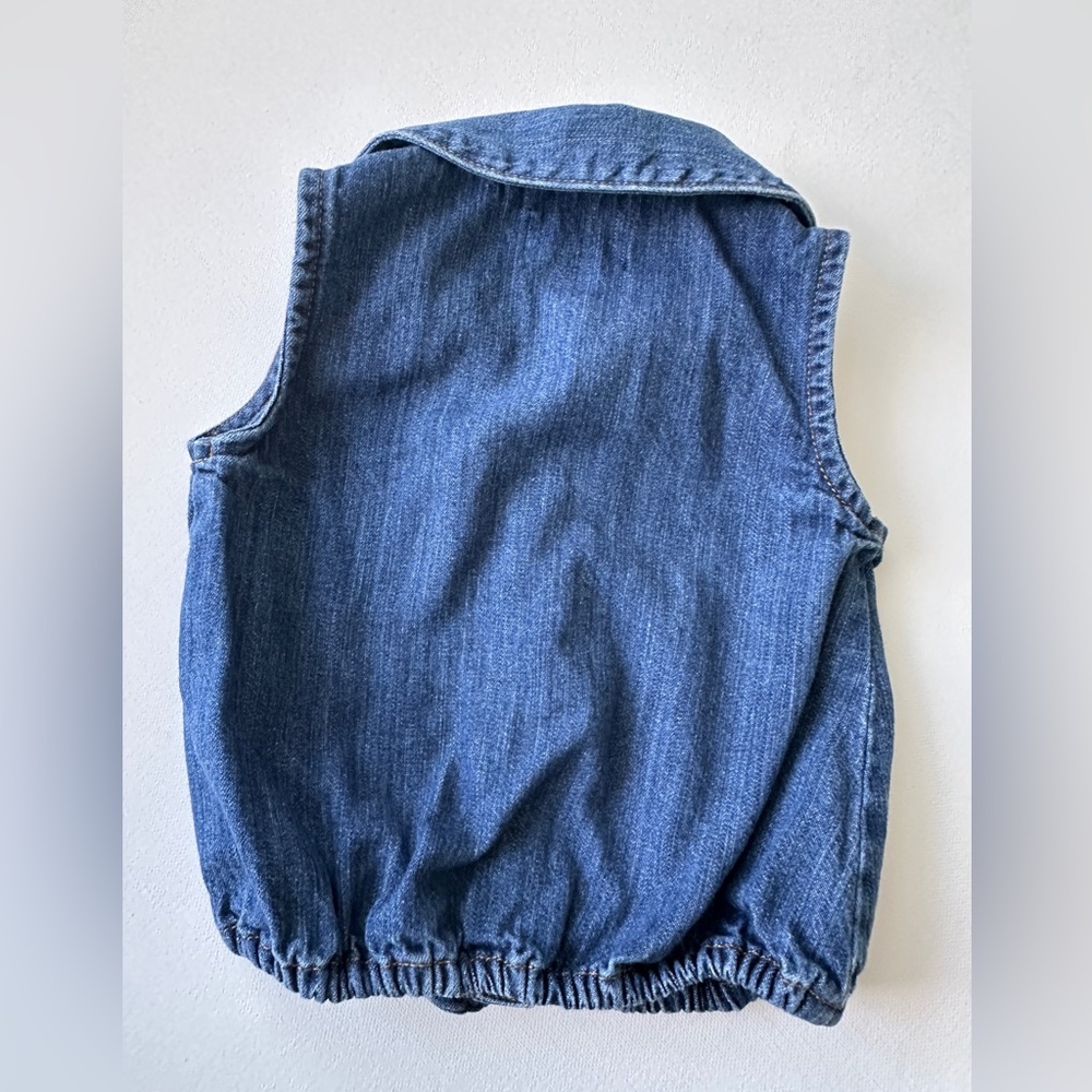 Old Navy girl’s Sleeveless Denim Top. Size 2T. - Picture 2 of 5